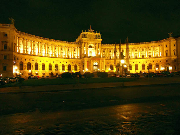 Wien Hofburg bei Nacht